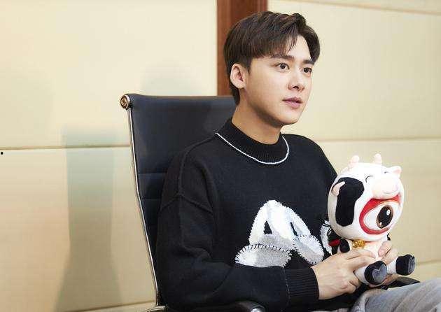 最新圈内爆料李易峰女友,神秘女友身份引热议  第2张